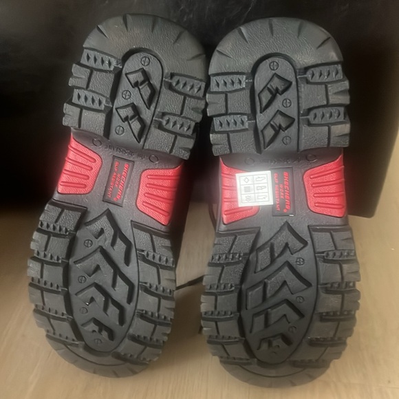 Sketchers Men Work Boots - Picture 5 of 5